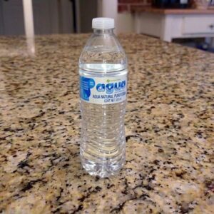 Agua natural (600 ml)